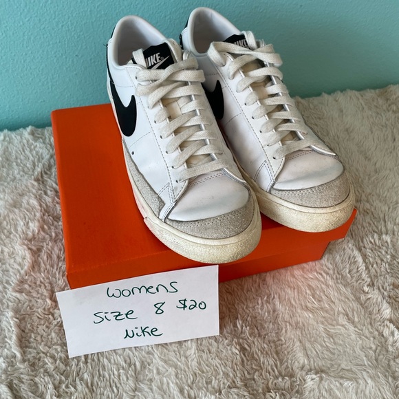 Nike Women's Classic White and Black Sneakers - Picture 1 of 1